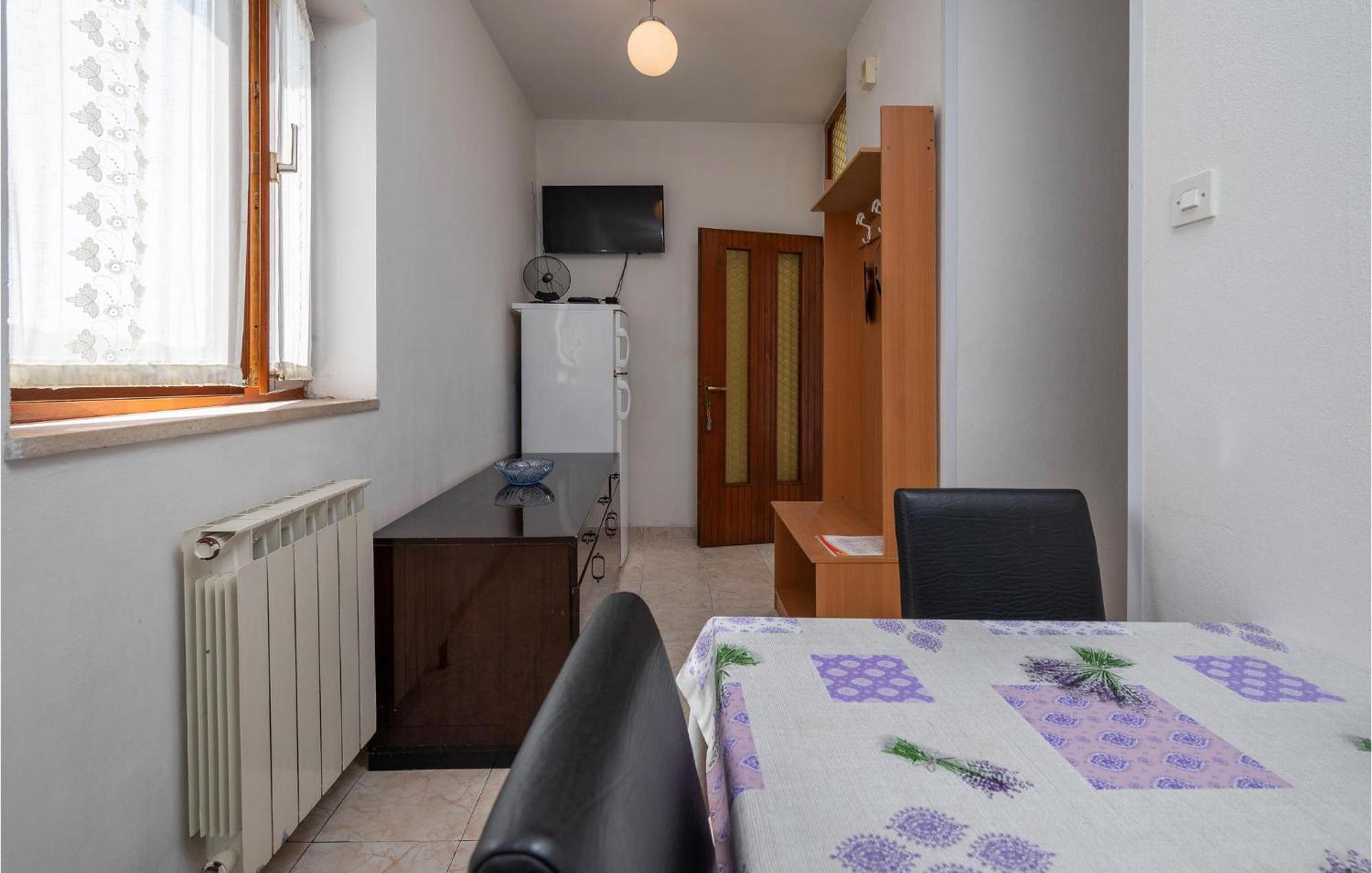 1 Bedroom Cozy Apartment In بولا المظهر الخارجي الصورة