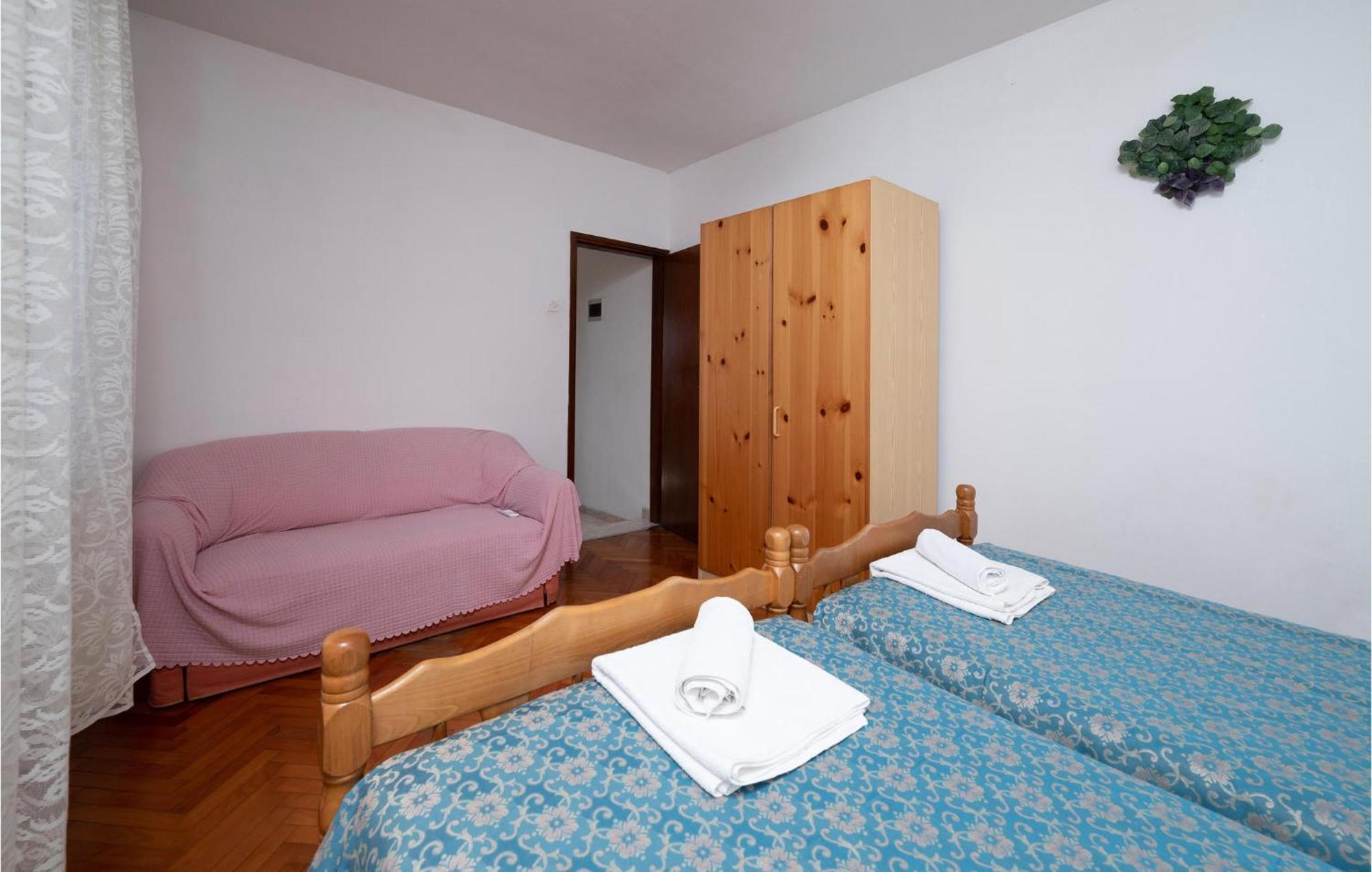 1 Bedroom Cozy Apartment In بولا المظهر الخارجي الصورة